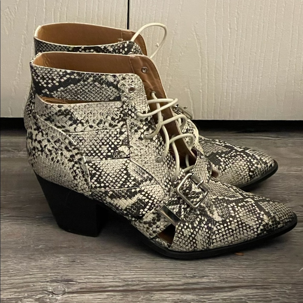 COPY - Qupid snakeskin print booties